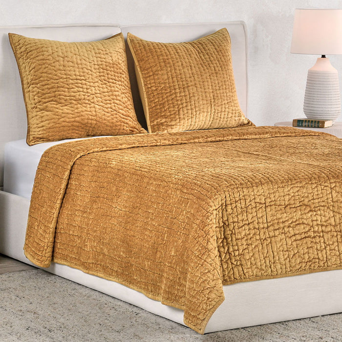 Bari - Velvet Quilt Set