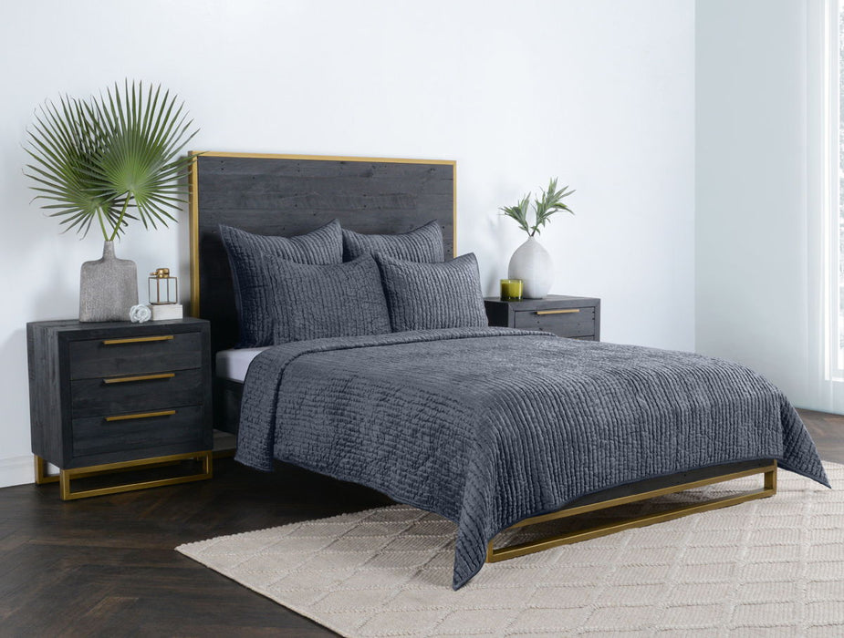 Bari - Velvet Quilt Set