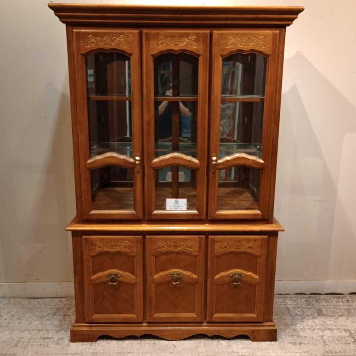 Oak 3 door 2 piece Hutch