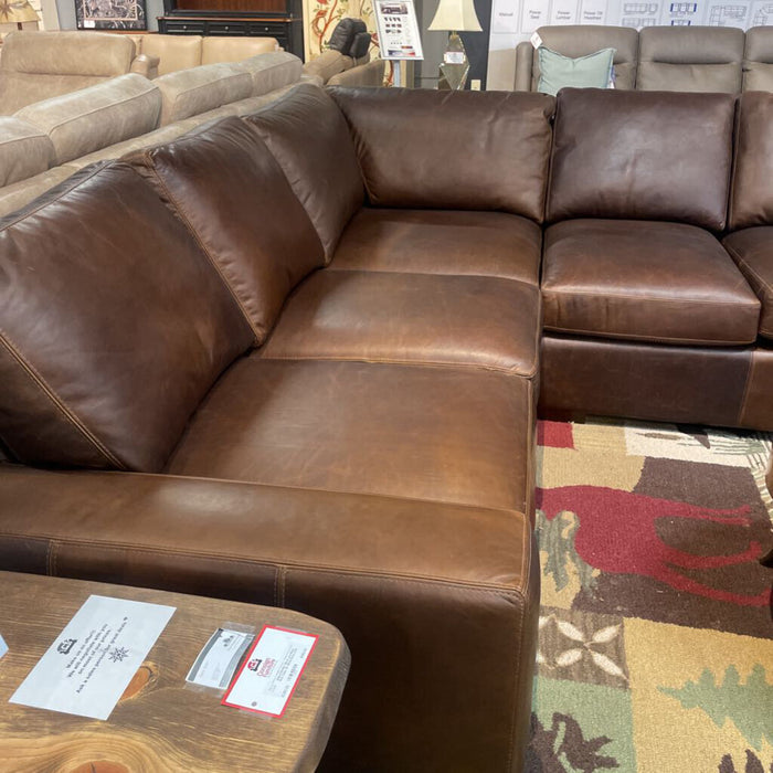 Max Leather Sectional (TAMI)