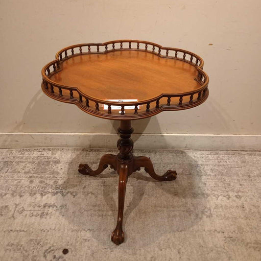 Ornate Clawfoot DW End Table (BBK)