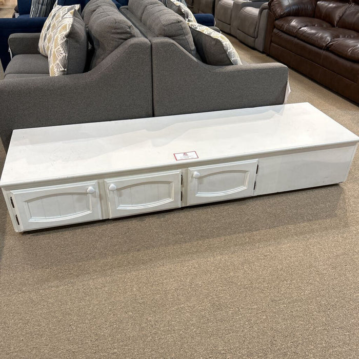 White Storage Bench + Pad (SH)