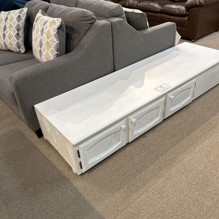 White Storage Bench + Pad (SH)