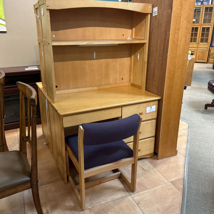 Oak Desk w/ hutch (BLH)