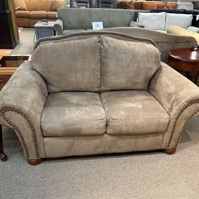 Brown NH Loveseat (LCH)