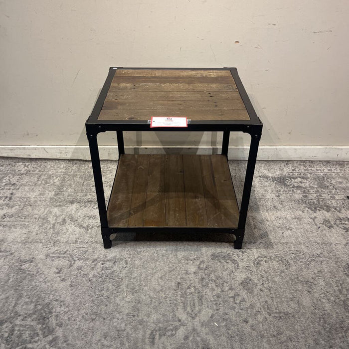 DW Black End Table (BMK)