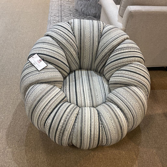 Pumpkin Swivel Chair Striped (CHH)