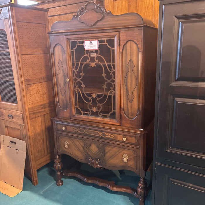 DW Ornate Curio (CMH)