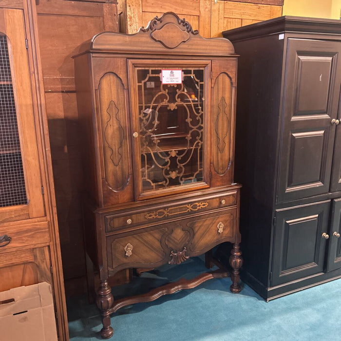 DW Ornate Curio (CMH)