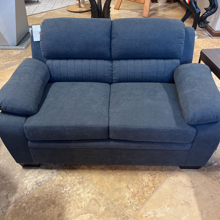 Holleman Fabric Loveseat (AKH) (9333DG)