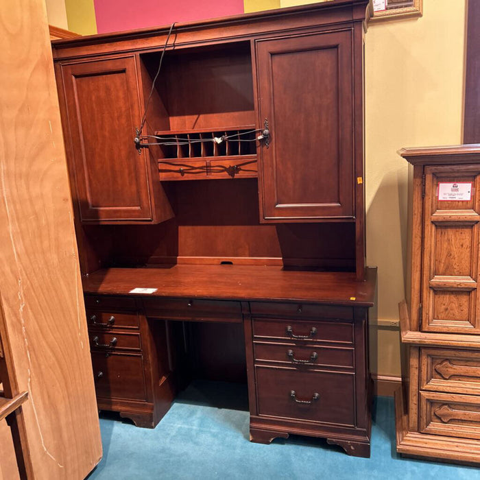 2pc DW Desk w/ Hutch