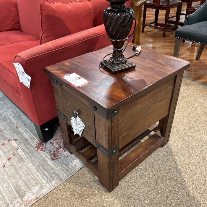 DW Small End Table