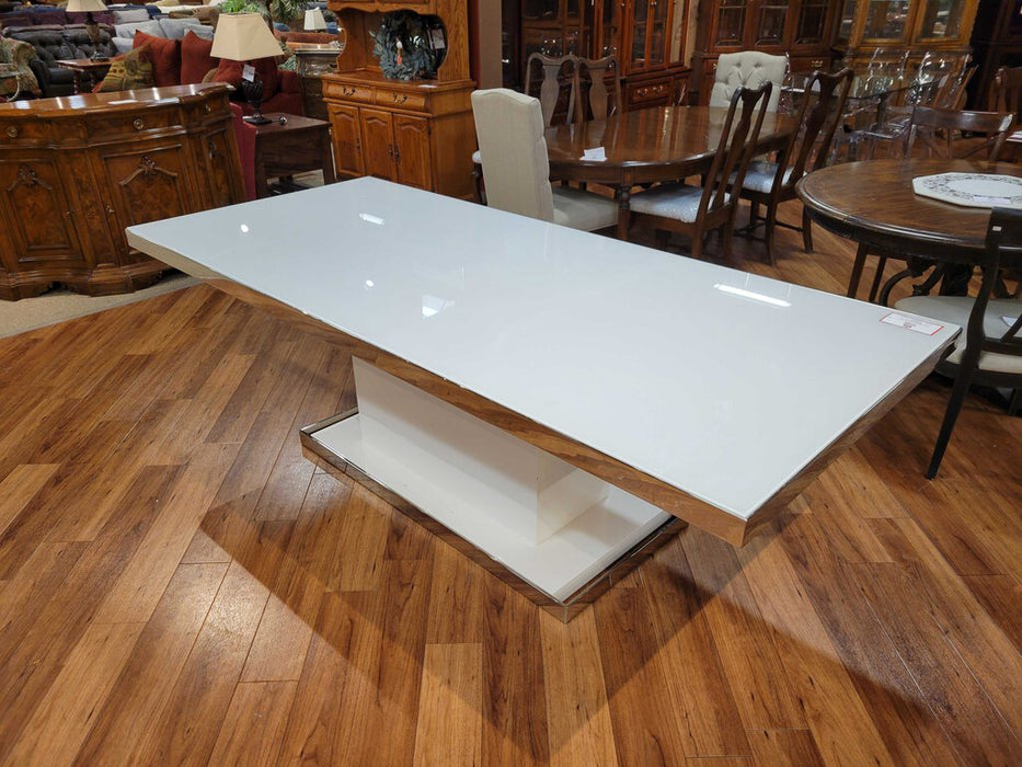 White GT Silver Base DR Table (LAHH)