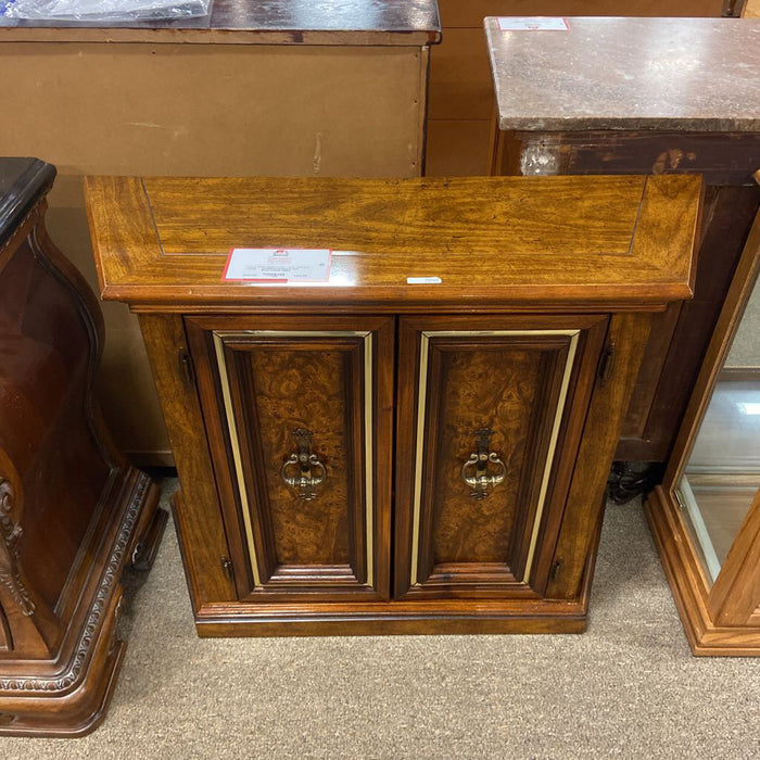 Small DW Oak Entry Cabinet